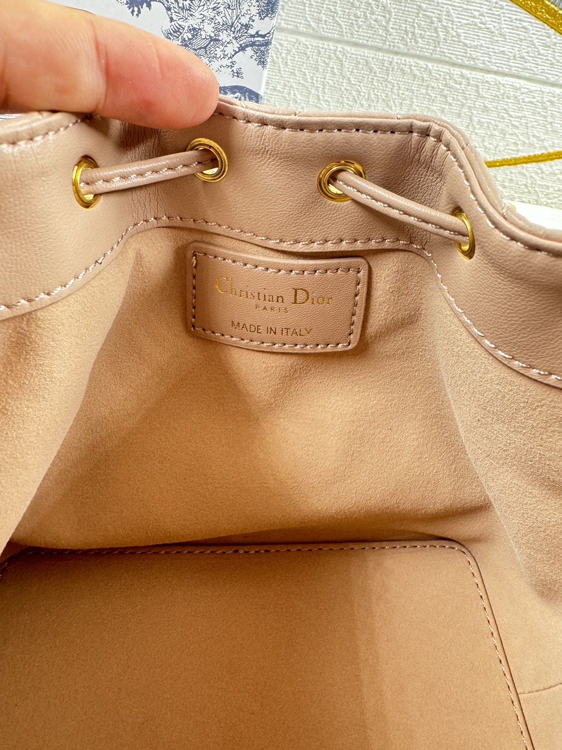 DIOR Small Dior Jolie Bucket Bag กระเป๋าทรงถังรูปทรงทันสมัย สง่างามเหนือกาลเวลา เกรดท็อปออริ สลับแท้ 1:1