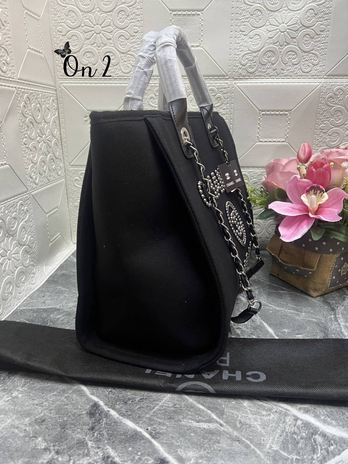 CHANEL Maxi Shopping with Pearl logo / CHANEL DEAUVILLE TOTE / Chanel tote bag หน้าโลโก้ติดหมุดแน่นๆ กระเป๋าทรงโท้ทใบใหญ่ผ้าแคนวาส งานปักหมุดสวยหรูใบใหญ่สไตล์เซเลปค่ะ