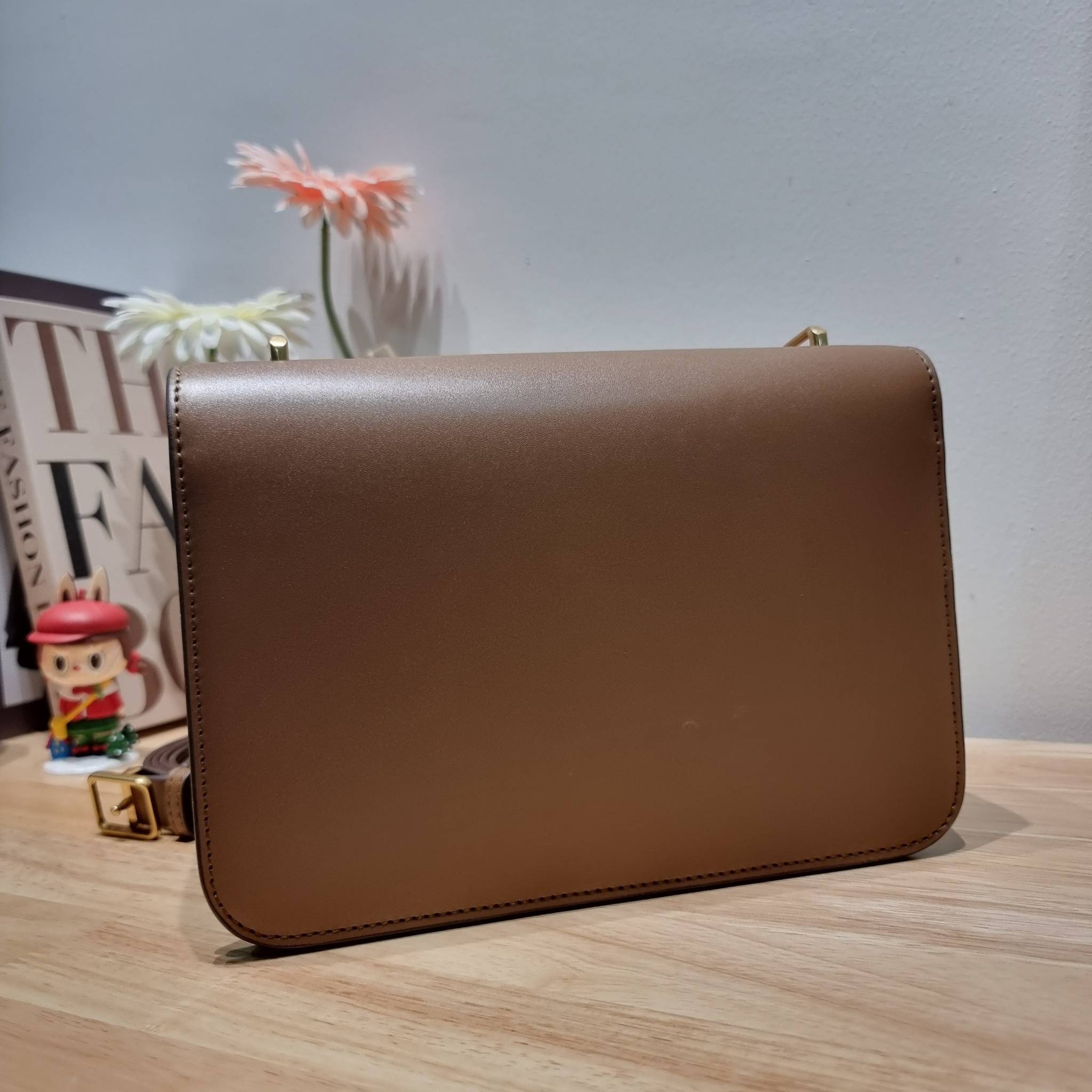 Tory Burch Bag / TORY BURCH ELEANOR CONVERTIBLE SHOULDER BAG รุ่นยอดนิยม กับไซส์ใหม่ ใหญ่จุคุ้ม! กระเป๋าสะพายข้าง ดีไซน์อยู่ทรง เรียบหรู! ผู้ดีกว่าใคร