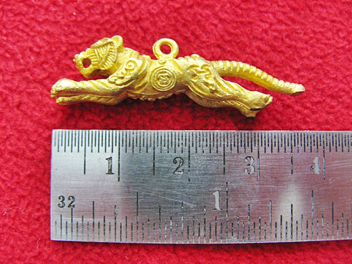 เสือปืนแตกบารมี๙๗ หลวงปู่แย้ม เนื้อทองเหลืองแช่น้ำมนต์ วัดตะเคียน จ.นนทบุรี พร้อมกล่องเดิมค่ะ