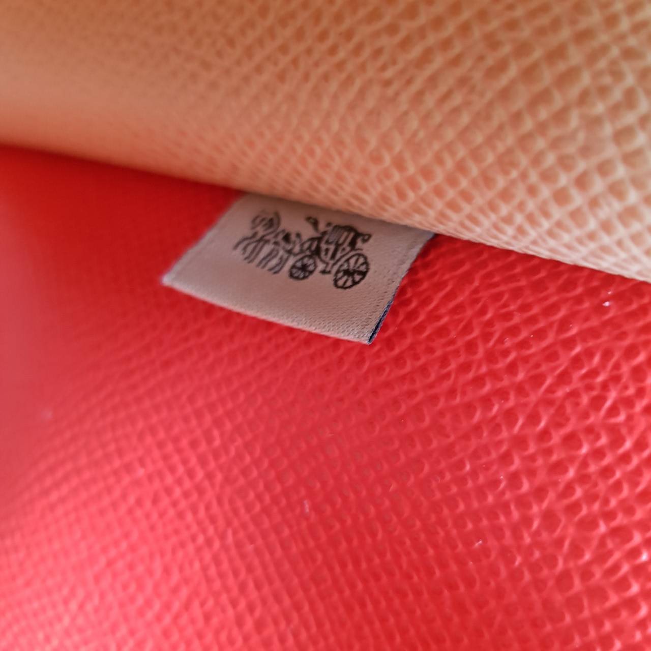 COACH C8217 MOLLIE TOTE 25 WITH DREAMY LAND FLORAL PRINT คอลใหม่ล่าสุด ยังไม่เข้า shop ไทย สวยๆแบบไม่ต้องรอพรีฯให้ยาวนาน กับกระเป๋าโท้ทไซส์เล็กที่สาวๆต่างก็ต้องปักใจรัก สวยสมใจ ดีไซน์ลวดลายดอกไม้ คละเคล้าเต็มใบ ละมุน สดใส น่าใช้สุดๆ วัสดุหนังแคนวาส ภายในโ