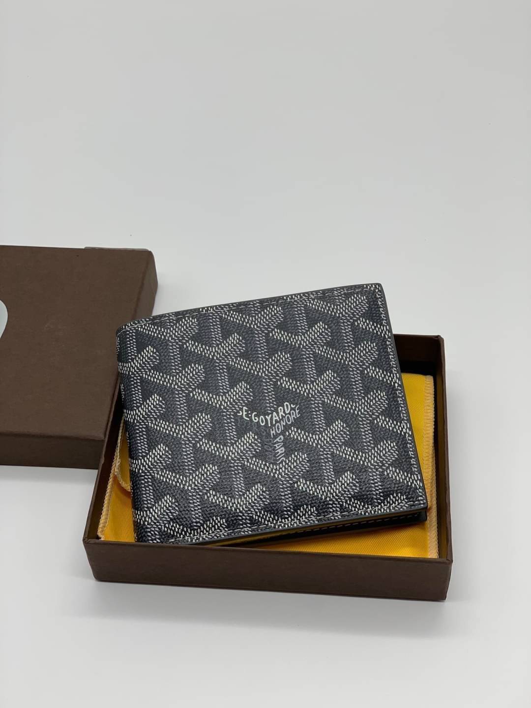 VIP GIFTbag 】GOYARD Victoire Bifold Wallet กระเป๋าสตางค์ผู้ชายใบสั้น พร้อมส่ง 4 สี พร้อมกล่องสวยหรูน่าใช้มากค่ะ