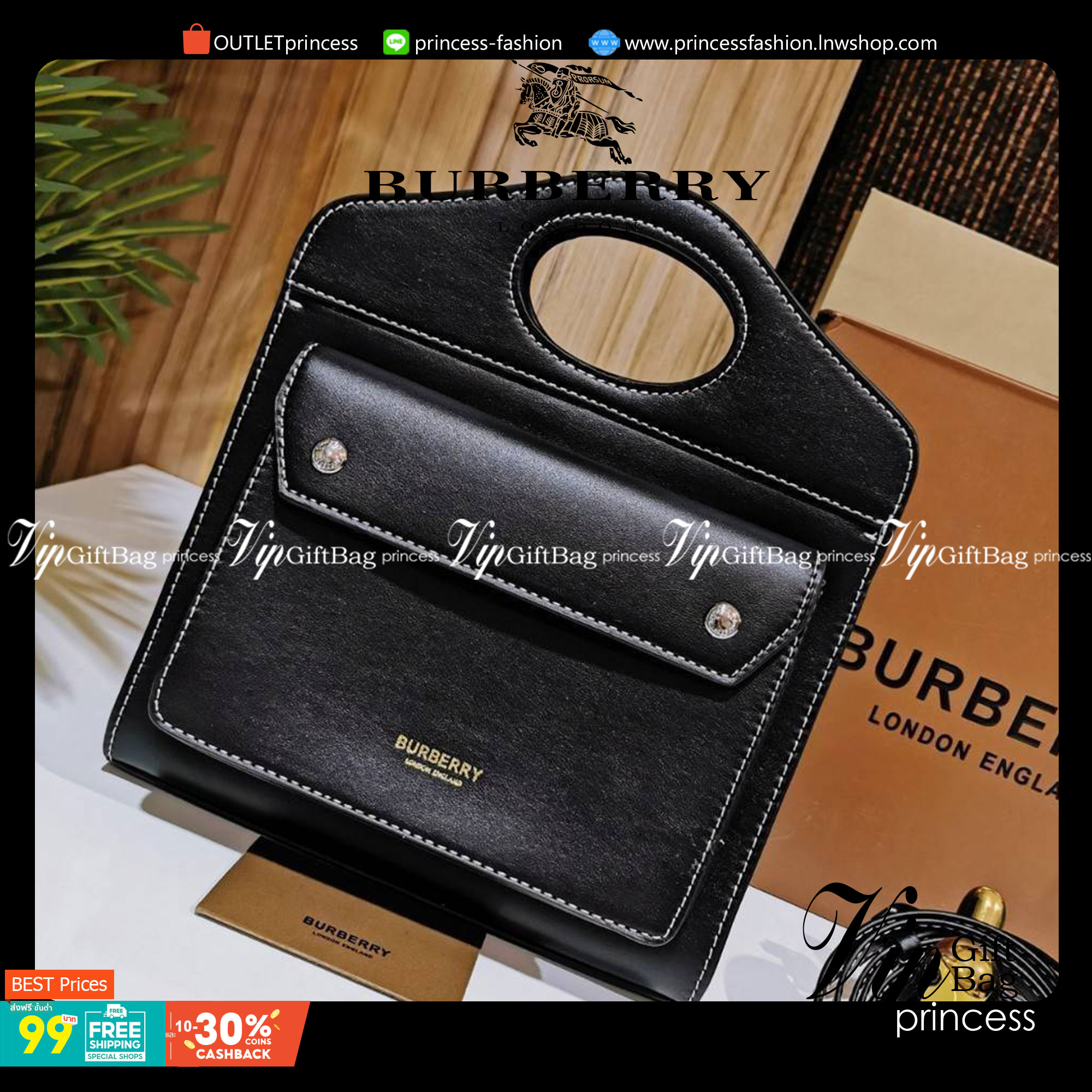 BURBERRY FRAGRANCES CROSSBODY BAG VIP GIFT WITH PURCHASE (GWP) พรีเมี่ยมกิ๊ฟ Limited Edition ใหม่ล่าสุดจาก BURBERRY PERFUME วัสดุหนังแท้ Calf Skin ทรงเหลี่ยม ดีไซน์สวยหรูอยู่ทรง ด้านหน้ามีช่องใส่ของ ภายในโล่งกว้าง มีช่องซิปแบรนด์ สามารถใส่กระเป๋าสตางค์ใบย