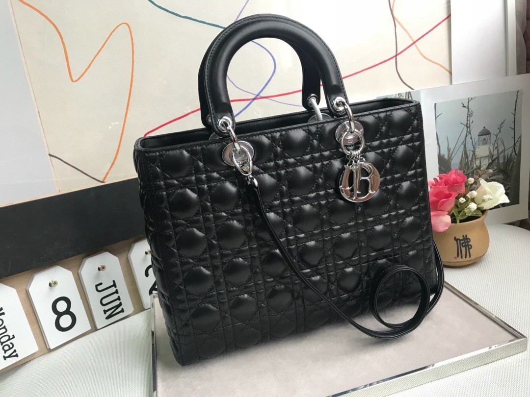 หนังแท้ LARGE LADY DIOR BAG Black Cannage Lambskin / Dior Lady Large พร้อมส่งที่ไทย งานหนังแท้ทั้งใบเกรดออริจินอล ภาพสินค้าถ่ายจากงานขายจริง ใช้งานต่างประเทศได้