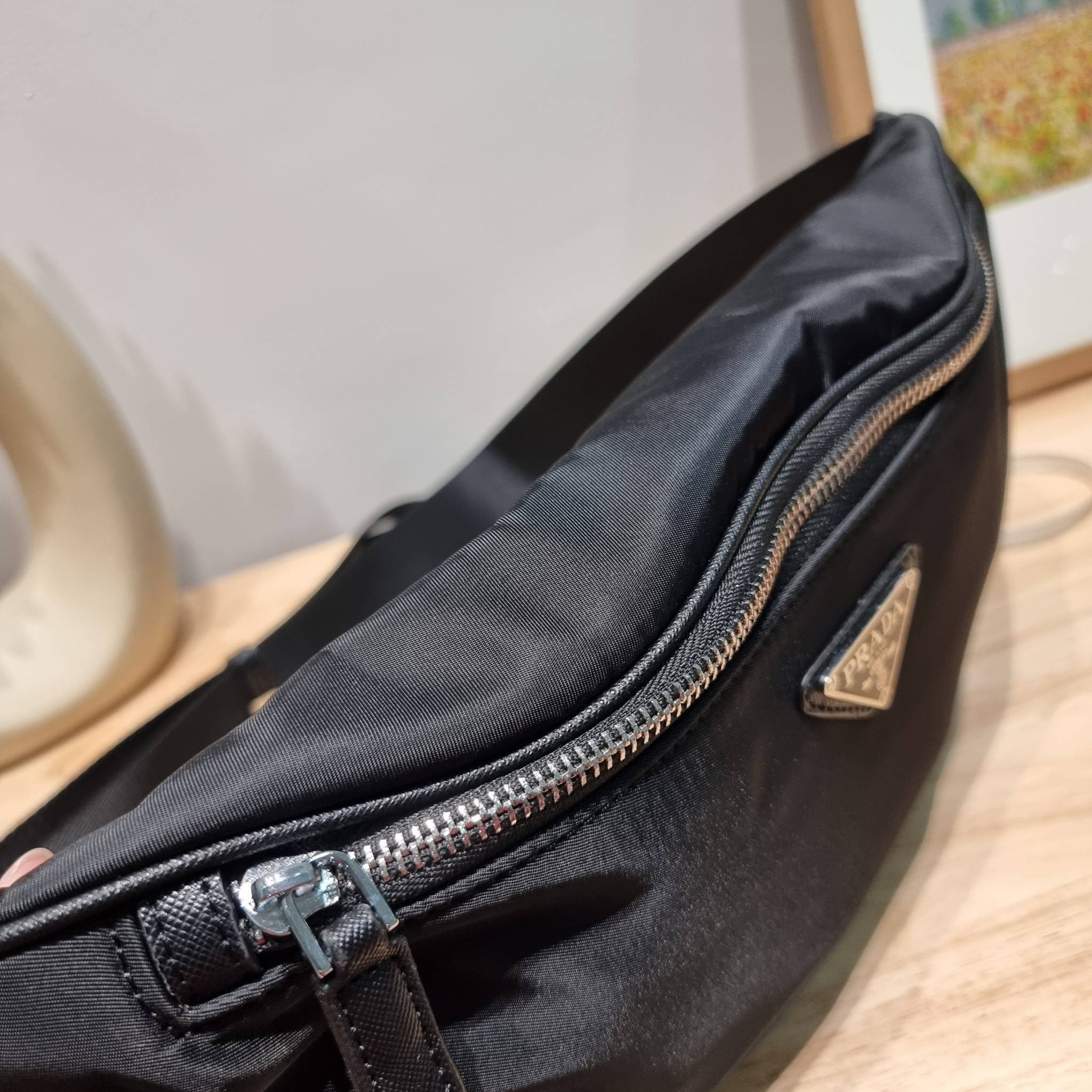 PRADA NYLON BUM BAG / PRADA Nylon Belt Bag กระเป๋าคาดอก รุ่นยอดฮิต ที่ใครๆก็ตามหา ด้วยดีไซน์คลาสสิค ใช้งานง่าย คล่องตัวสุดๆ เปิด-ปิดด้วยซิป ภายในโล่งกว้าง