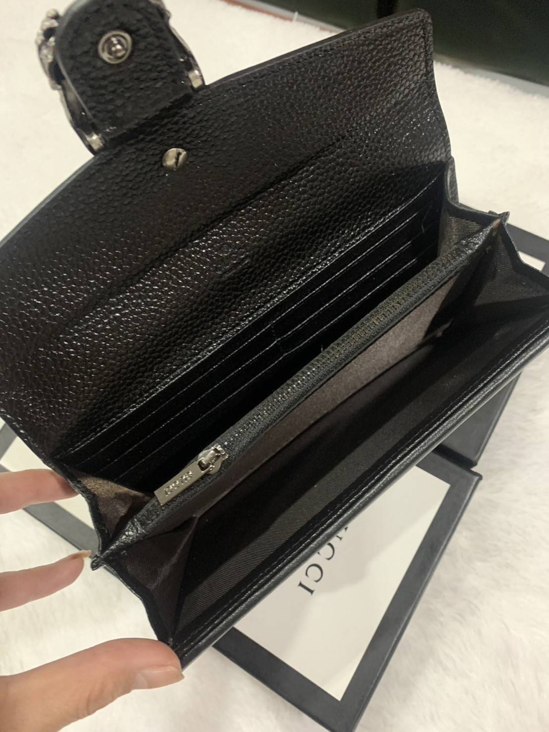 GUCCI Dionysus Long Wallet กระเป๋าสตางค์ใบยาว ดีไซน์อะไหล่สีรมควันทรงโค้งรูปหัวสิงโต วัสดุหนังแกะสังเคราะห์ หนังเงาสวยมาก