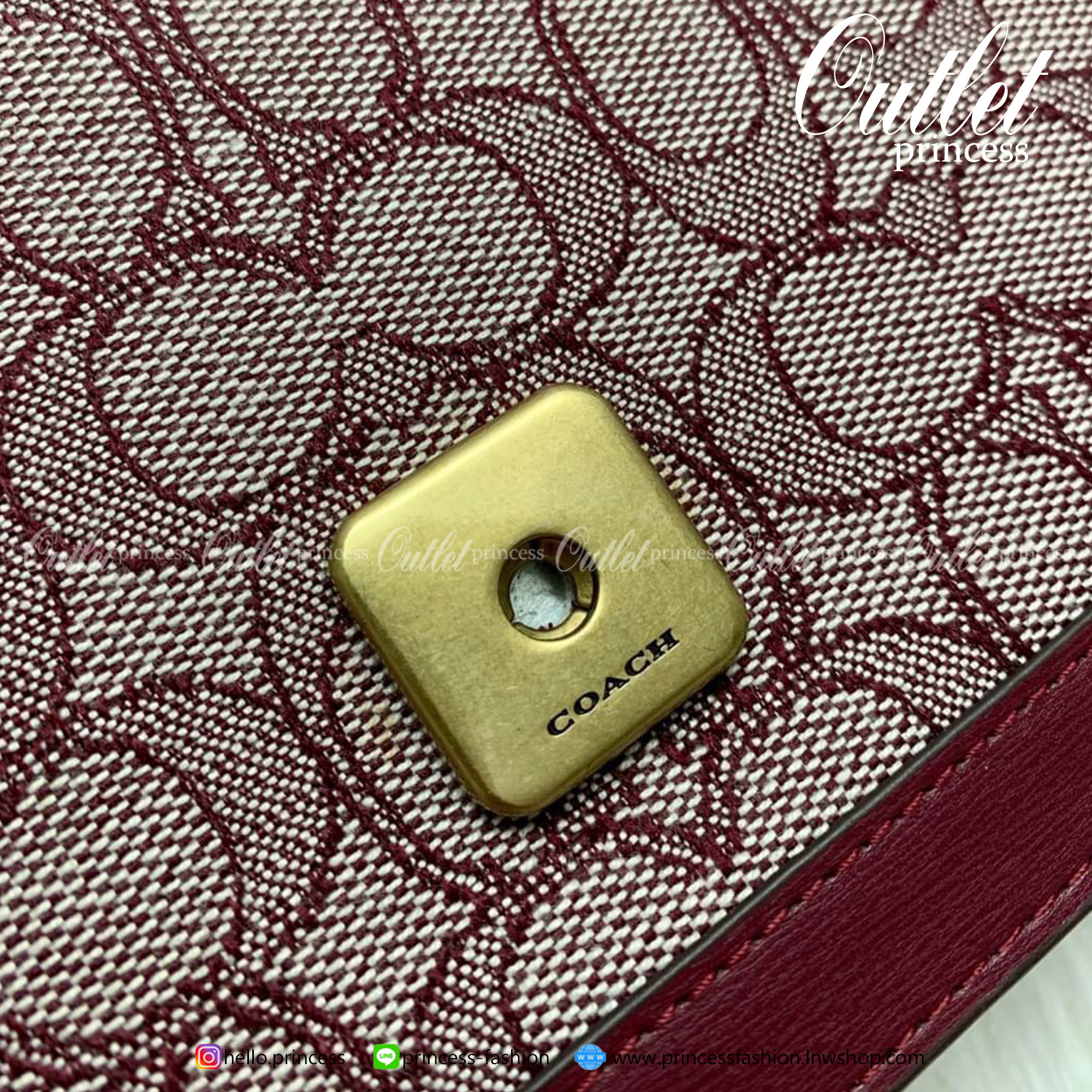 COACH ALIE SHOULDER BAG IN SIGNATURE JACQUARD WITH SNAKESKIN DETAIL ((4615)) 🔺ยังไม่เข้าไทยค่ะ ได้ไปไม่ผิดหวังแน่นอนค่ะ! พร้อมส่ง! กระเป๋าสะพายข้างหรือสามารถทบสายกันเพื่อคล้องไหล่ได้ค่ะ วัสดุ Jacquard+หนังแท้ หนังนิ่มสวยงามมากๆค่ะ ด้านหน้าเป็นแผ่น
