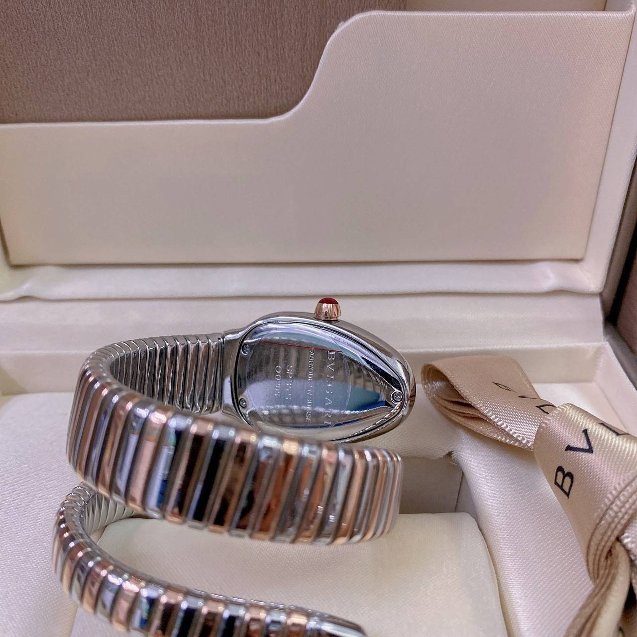 BVLGARI SERPENTI WATCH 24mm 26mm นาฬิกาบุลการี รุ่นหน้าปัดไม่มีเพชร นาฬิกาผู้หญิง ระบบถ่าน Quartz ภาพสินค้าถ่ายจากงานขายจริง