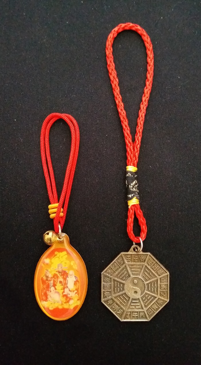 ชุดจี้ล็อกเก็ตภาพฮกลกซิ่วและจี้เหรียญเทพไท้ส่วยเอี้ย แก้ชงปีระกา ชง50% ปี2563ค่ะ