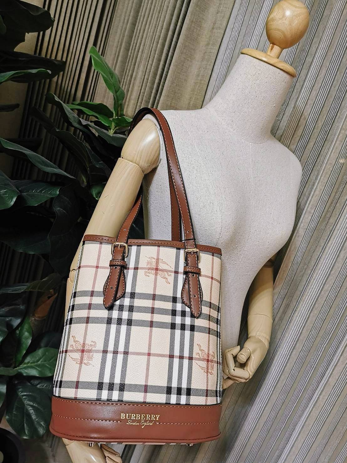 BURBERRY FRAGRANCES VINTAGE BAG กระเป๋าสะพายทรงวินเทจ