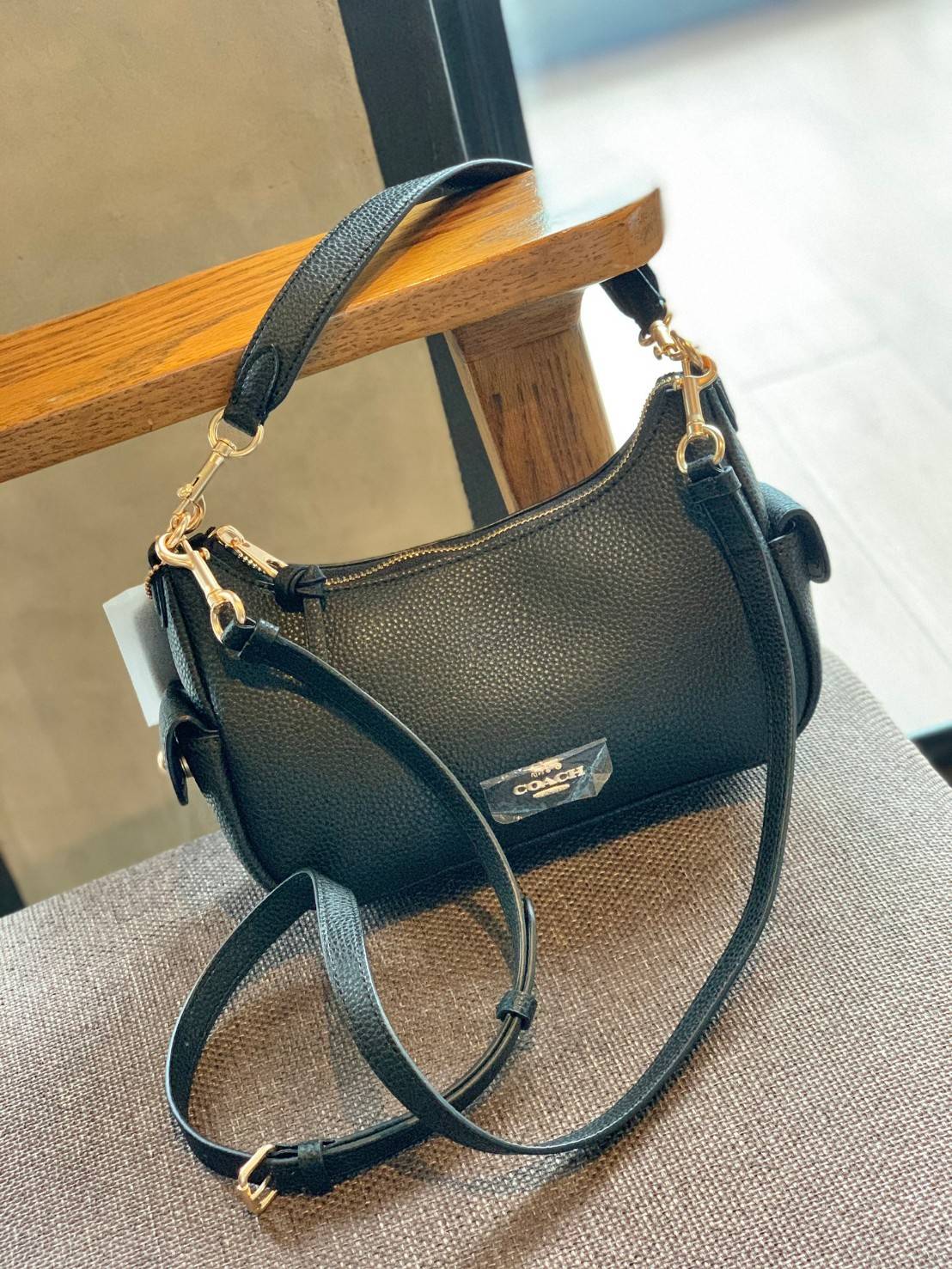 น้องออกใหม่ล่าสุดสวย หักใจไม่ลงเลยค่าา😘 COACH PENNIE SHOULDER BAG ((C7222)) พร้อมส่ง สีใหม่ล่าสุด ยังไม่มีในช๊อปไทยค่าา กระเป๋าหิ้ว//สะพายข้างได้ สุดคุ้ม! หนังแท้ชั้นดี ลายหนังสวย นิ่มมือดีมากๆค่ะ ปากกระเป๋าแบบซิปมีหนังห้อยเพิ่มความเก๋ ภายในกระเป๋