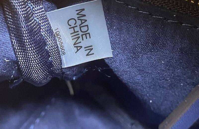 TORY BURCH T MONOGRAM JACQUARD CAMERA BAG การออกแบบที่เรียบง่าย แต่ยังคงความหรูหราเอาไว้ โดดเด่นด้วยลวดลาย T Monogram