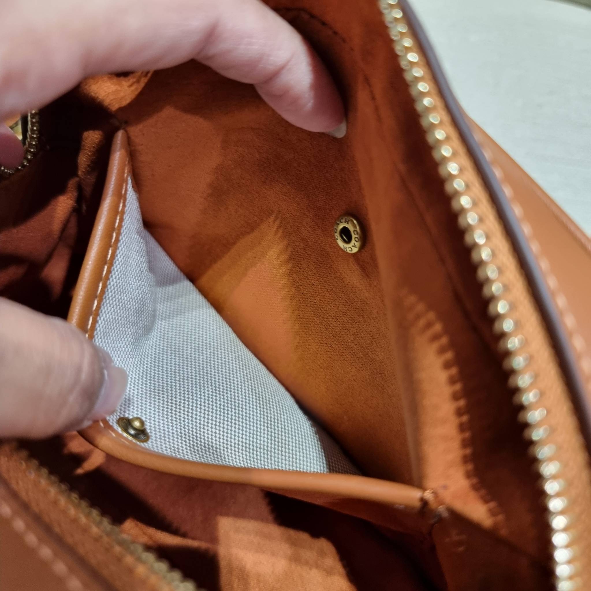 COACH C7764 STUDIO CAMERA BAG 19 IN SIGNATURE TEXTILE JACQUARD WITH CREATURES น้องเล็กใหม่สุดอีกหนึ่ง!! ขนาดเล็กกะทัดรัด มาแบบเลิศๆหรูๆมากแม่ พร้อมเทกเจอร์สุดคิ้วท์!! กระเป๋าสะพายข้างลุคไฮน์ ที่ดีไซน์ออกมาได้ปัง และดูแพงมากๆ ด้วยดีเทลคลาสสิคผสานความเป็นเอ