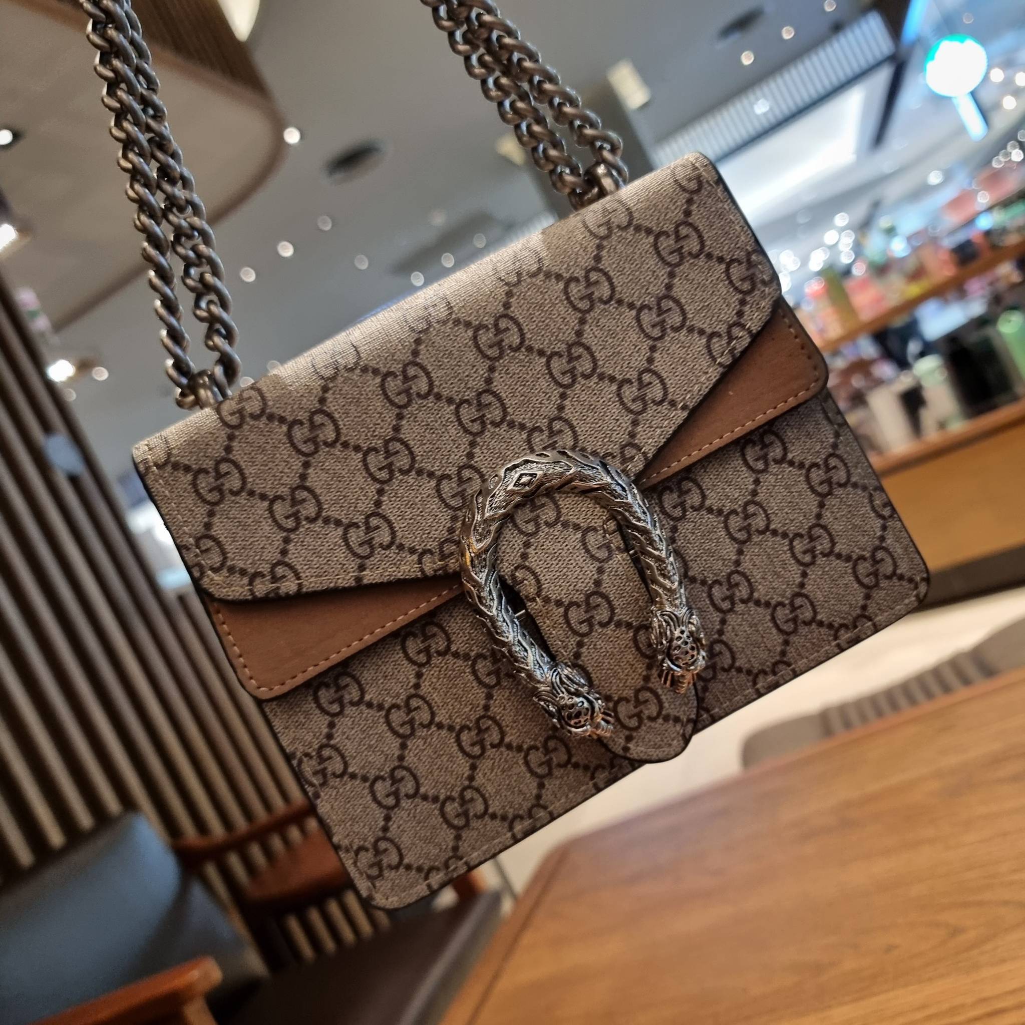 Gucci Mini Dionysus GG Shoulder Bag น้องมินิ ไซส์เล็กสุดเลิศ จัดให้แล้วจ้า!! ฮอตสุดไม่มีใครเกิน สวยจริงไม่ทิพย์!! GC CROSSBODY BAG WITH GWP สุดคุ้มกับกระเป๋าสะพายรุ่นที่สาวๆต้องไม่พลาด!! ดึงดูดและสะกดสายตาด้วยอะไหล่ดีเทลหรูรูปหัวสิงโต วัสดุหนังแคนวาส ทนทา