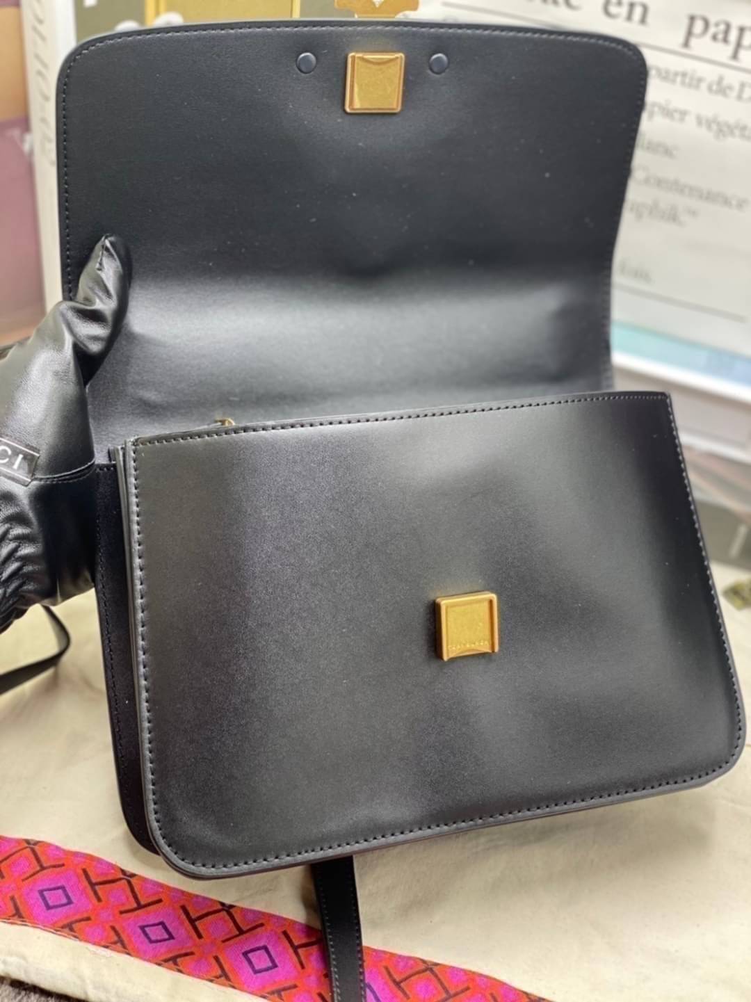 Tory Burch 75003 Eleanor Medium Convertible Shoulder Bag พร้อมส่งที่ไทย อีกรุ่นที่น่าครอบครองมากๆค่ะ กระเป๋าสะพายข้างและทบสายเป็นคล้องไหล่ได้ หนังแท้ชั้นดี ใช้ได้กับทุกๆโอกาส ห้ามพลาด ก่อนหมดนะคะ!!