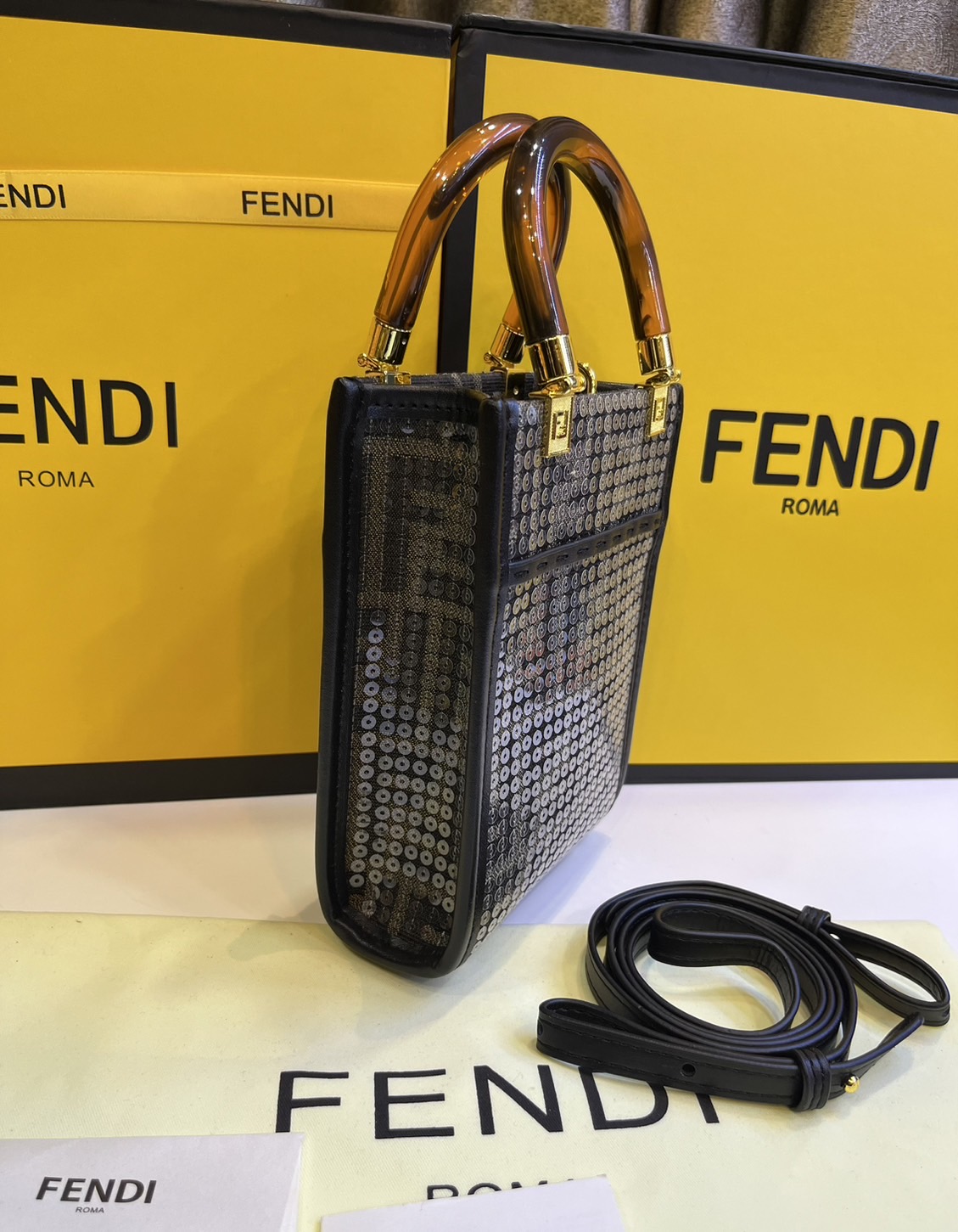FENDI Mini Sunshine Shopper jacquard FF motif with shiny transparent sequins / Fendi Tote bag พร้อมส่ง กระเป๋าสะพายทรงมินิโท้ท ปักเลื่อมแวววาว รุ่นใหม่ สวยหรู **สินค้าเกรดออริจินอล 1:1 สลับแท้