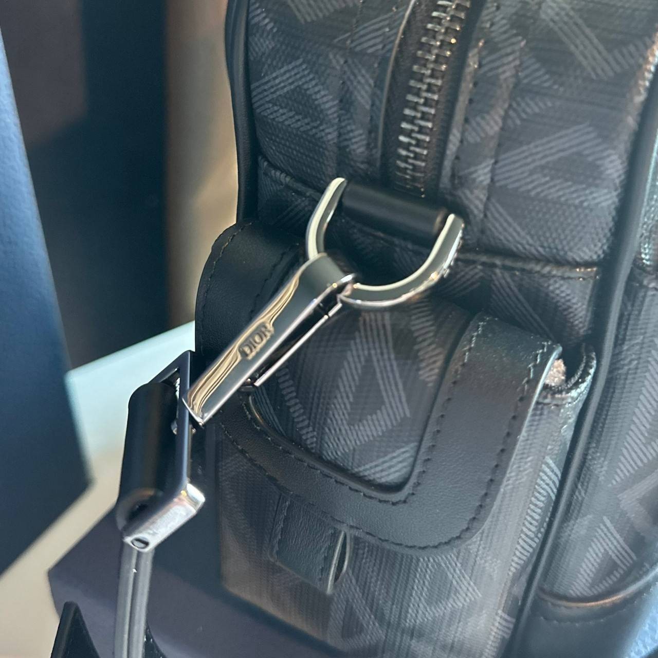 DIOR HIT THE ROAD MESSENGER BAG CD Diamond Canvas and Smooth Calfskin เกรดเทพออริจินอล หนังแท้ งานดีสุด ภาพถ่ายจากงานขายจริง ใช้งานต่างประเทศได้