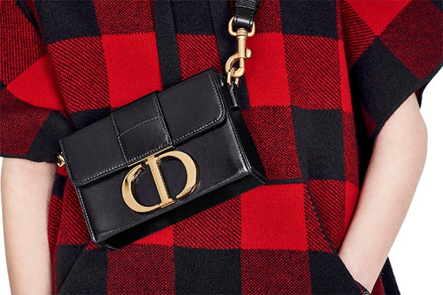Dior 30 Montaigne Box Bag 7" / DIOR MINI BAG กระเป๋าสะพายดิออร์ เอกลักษณ์ของความหรู ไซส์มินิทรงสี่เหลี่ยมหนังเรียบสวยหรูอยู่ทรงเปิดปิดด้วยฝาปิดโลโก้แบรนด์อะไหล่ทอง ภายในโล่งมีโลโก้สามารถใส่มือถือของใช้จุกจิกได้ สายสะพายหนังยาวถอดได้ปรับระดับได้ สามาร
