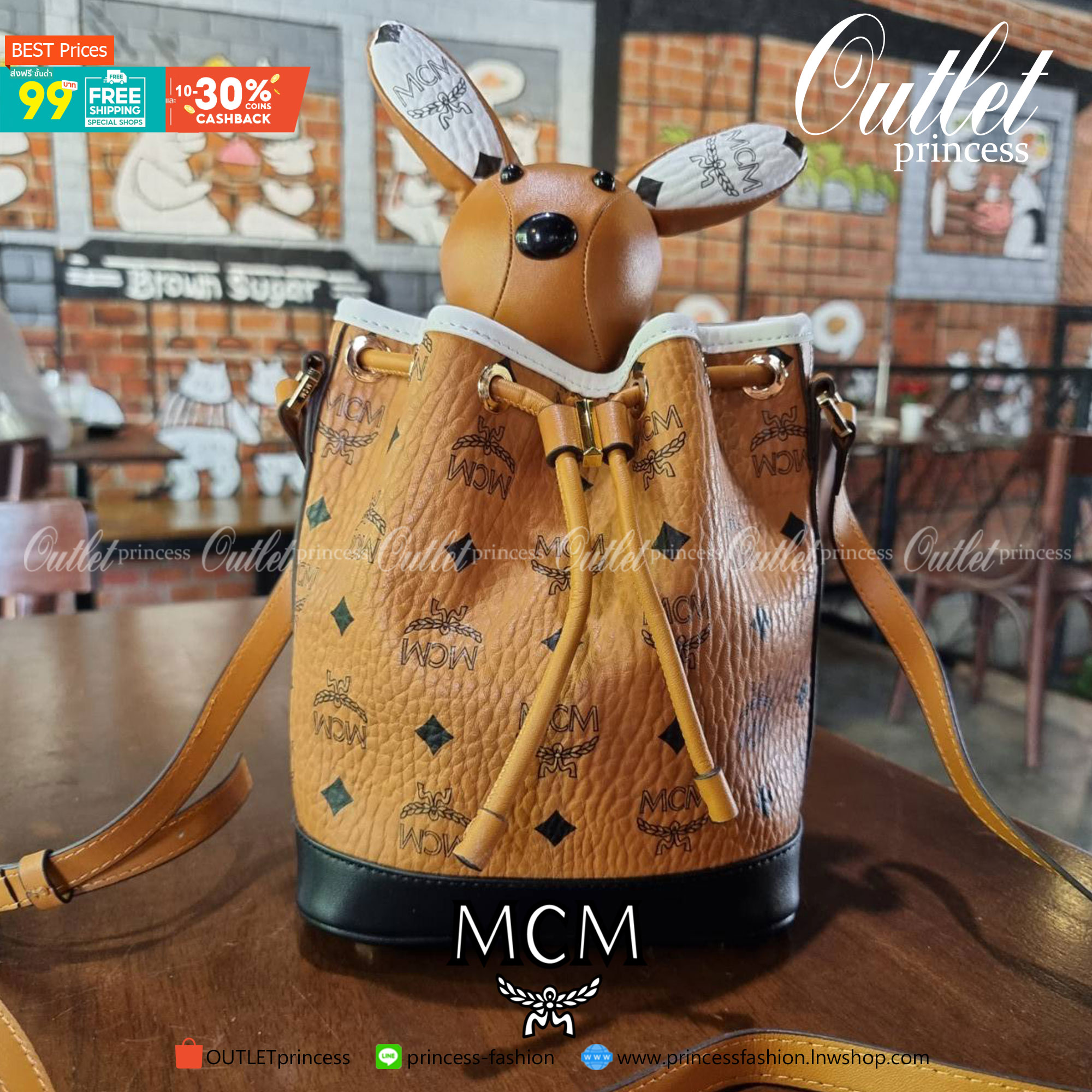 M.C.M ZOO RABBIT DRAWSTRING BAG IN VISETOS LEATHER MIX คอลเลคชั่นซูมาใหม่ ฮิตหนักมากที่เกาหลีและญี่ปุ่น ไอเท็มสุดคิ้วท์ น้องกระะต่ายโดดเด่น กระเป๋าสะพายทรง bucket ไซส์เล็กขนาดน่ารักน่าใช้ แฟชั่นสไตล์มากใบนี้ ดีไซน์น้องกระต่ายแอบในกระเป๋า และสามารถนำออกมาห