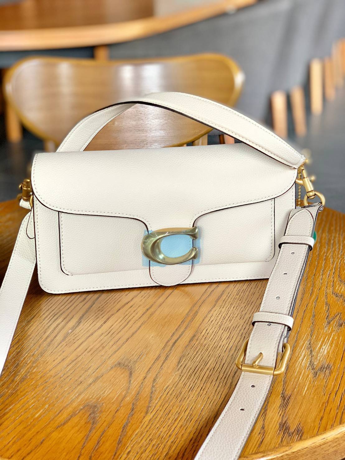 COACH TABBY SHOULDER BAG 26 ((73995)) 📣พร้อมส่งที่ไทยอีกครั้งค่ะ ห้ามพลาด ✔️กระเป๋าหิ้ว//คล้องไหล่//สะพายข้างได้ สุดคุ้ม! หนังแท้อย่างดี ลายหนังสวยนิ่มมือมากค่ะ ✔️ด้านหน้ามีอะไหล่แบรนด์ตัวใหญ่ อะไหล่ทองสวยโดดเด่น ✔️เปิดปิดกระเ