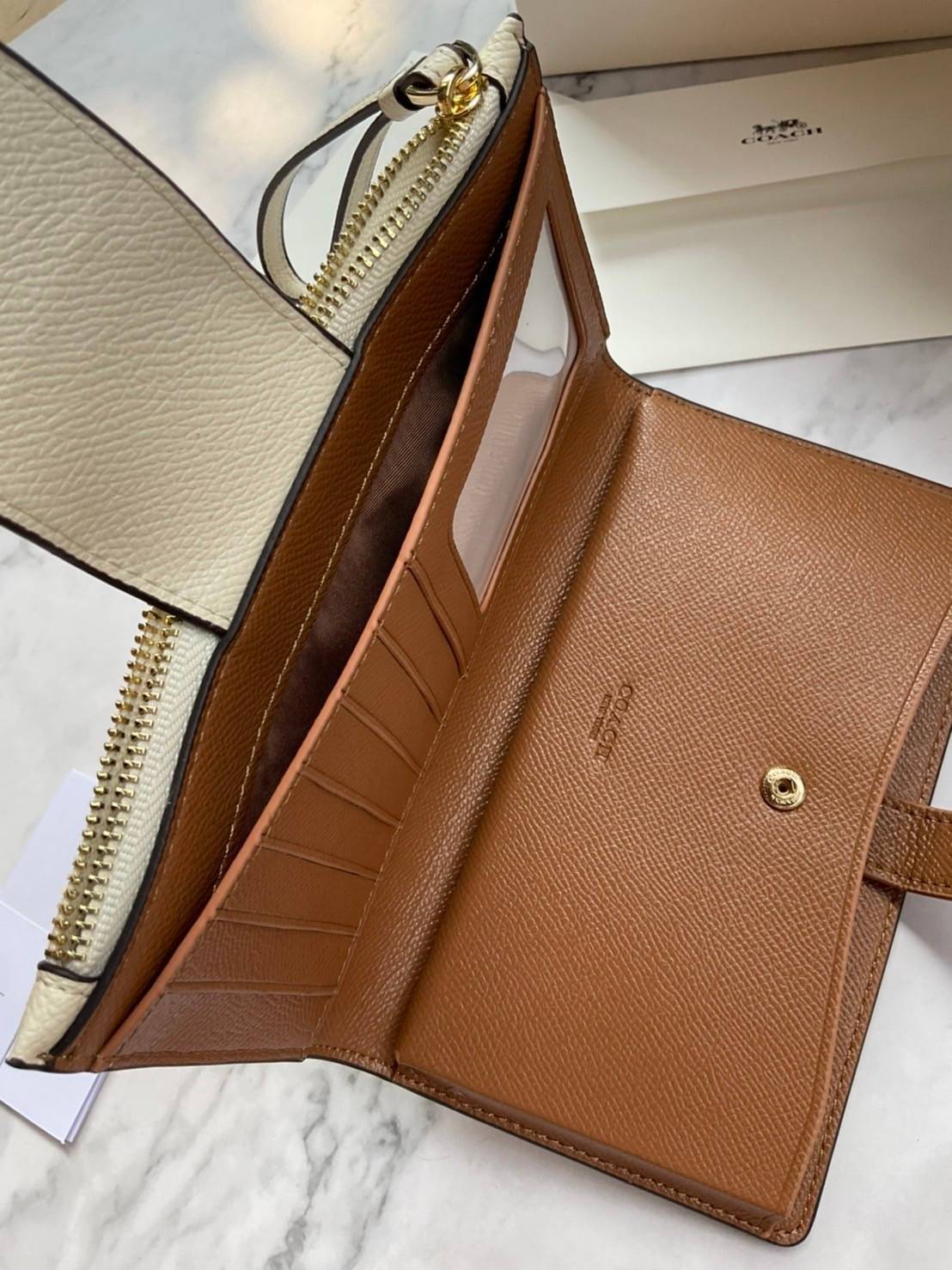 COACH TECH WALLET (COACH C2869) New Coach กระเป๋าสตางค์ใบยาวรุ่นใหม่ ใส่โทรศัพท์ได้ด้วยน๊า!! คอลเลคชั่นสวยหรู