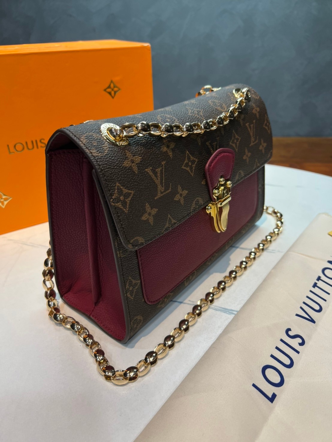 หนังแท้ LOUIS VUITTON VICTOIRE BAG พร้อมส่งที่ไทย