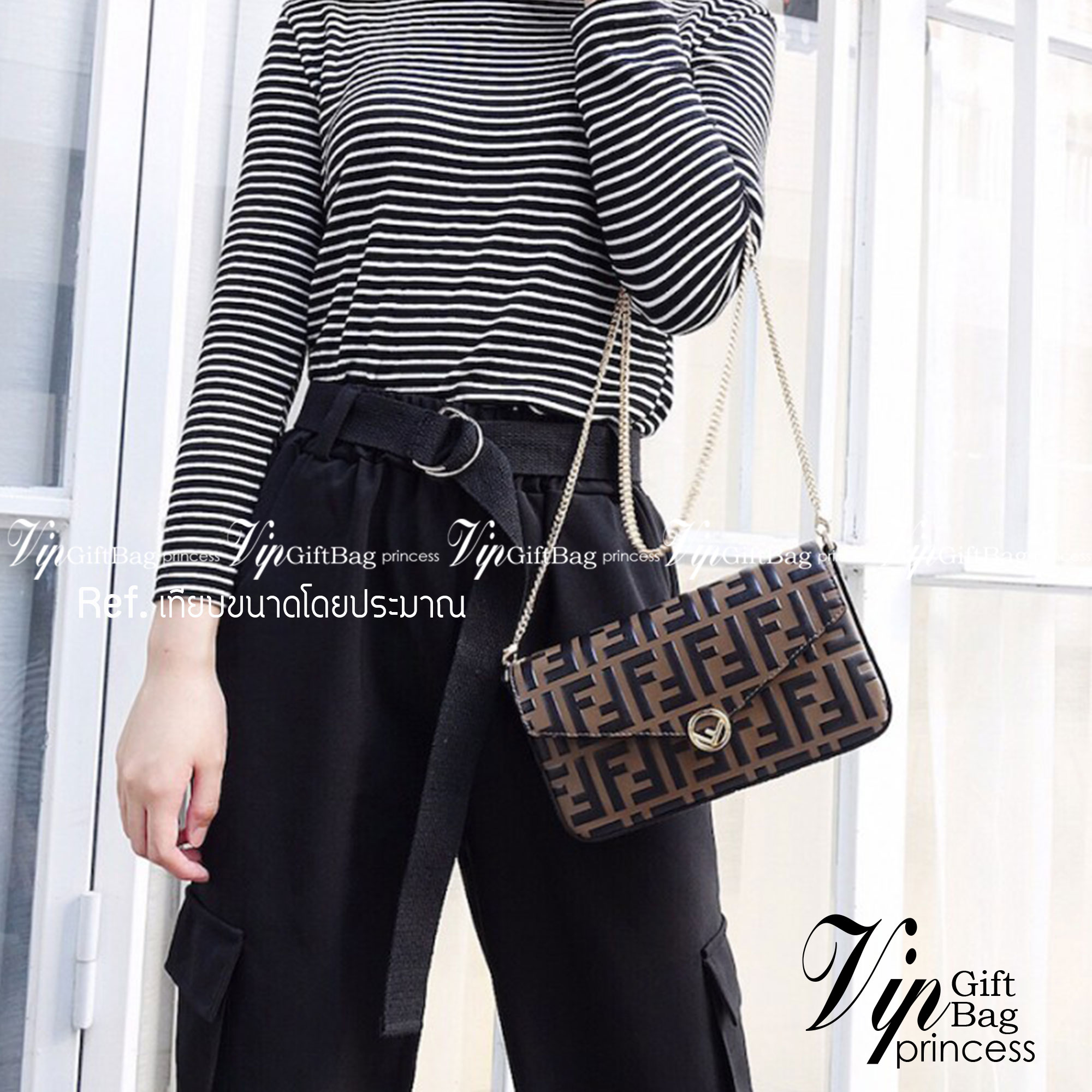 Fendi Wallet With Pouches / Fendi Mini Bag / Fendi multi pochette felicie shoulder bag กระเป๋าสะพายไซส์มินิ แคนวาสโมโนแกรม สุดคุ้ม 3 ชิ้น ในเซท ใช้งานง่ายเป็นระเบียบแบ่งสัดส่วนชัดเจน ใบเล็กกะทัดรัด แต่ใช้งานคุ้มมากๆ มาพร้อมสายสะพายดีไซส์สปอร์ตถอดได้ อะไหล