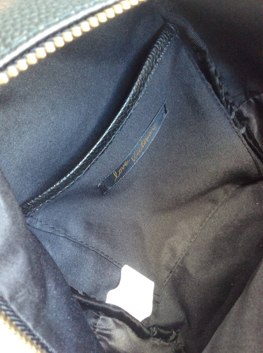 NEW ARRIVAL! VITORIA’S SECRET MINI BACKPACK กระเป๋าเป้ขนาดมินิรุ่นใหม่ล่าสุดวัสดุหนังแกะสังเคราะห์ เดินเส้นลายริ้วสวยดูมีดีเทลเปิดปิดด้วยซิปรอบสะดวกใช้ ด้านหน้ามี1ช่องซิปประดับโลโก้แบรนด์อะไหล่ทองดูหรู ภายในมีกว้างมีโลโก้และช่องซิป น้ำหนักเบา หูจับถนัดมือ