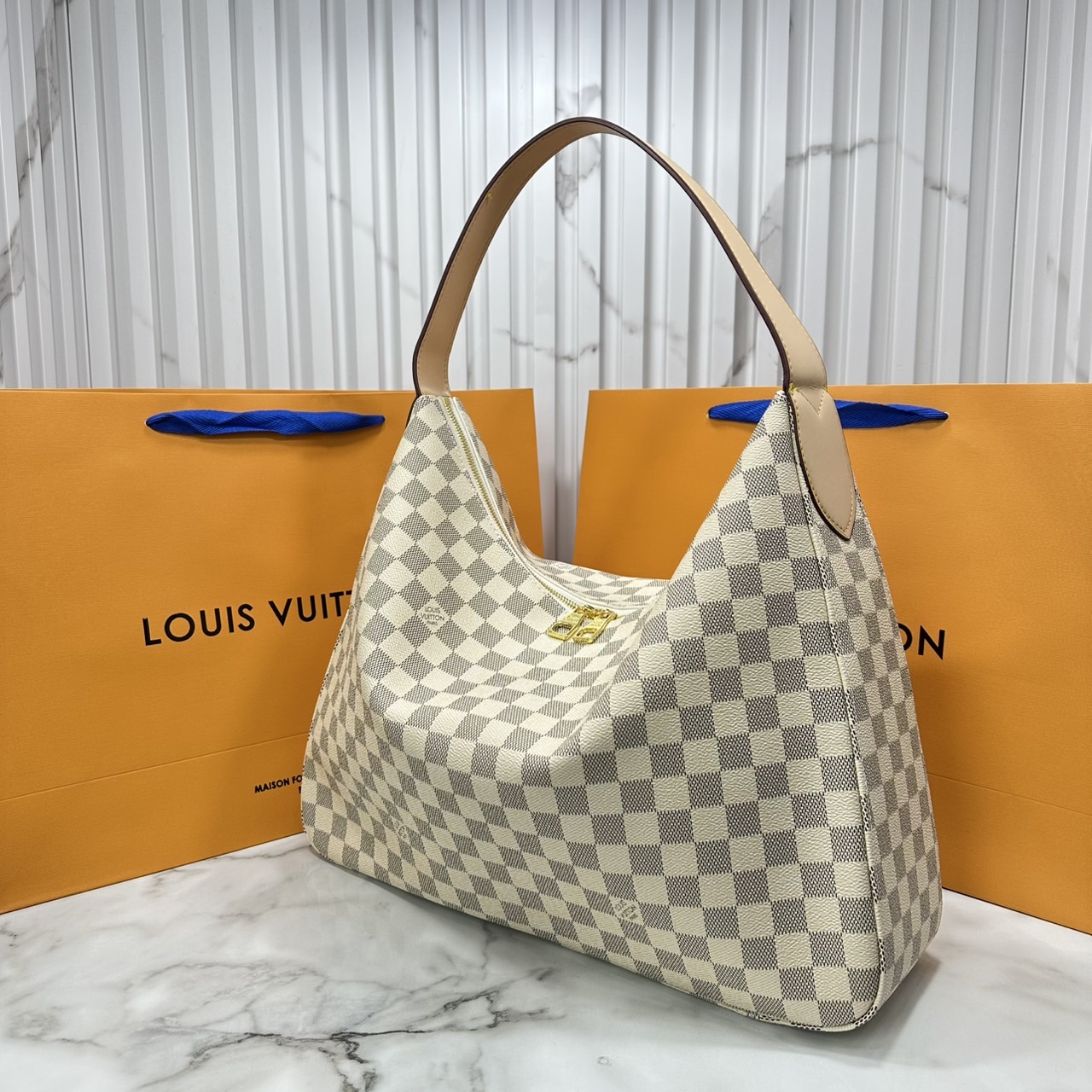 ORI หนังแท้ | LV Slouchy MM Damier Azur MM ใหม่ล่าสุด กระเป๋าโฮโบทรงสวยใบใหญ่จุใจที่ใครๆก็ต้องมี ด้วยรูปทรงคลาสสิคและใช้งานง่าย สะพายสะดวกด้วยหูสะพายในตัว สวยดูลัคชู