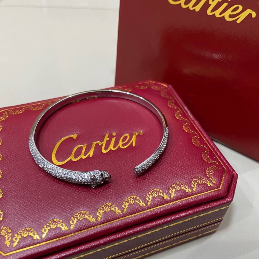 PANTHERE DE CARTIER BRACELET กำไลข้อมือหัวเสือเพชรคาเทียร์ งานปั้มทุกจุด วัสดุคุณภาพดี ไม่ลอกไม่ดำ ภาพสินค้าถ่ายจากงานขายจริง ใช้งานต่างประเทศได้