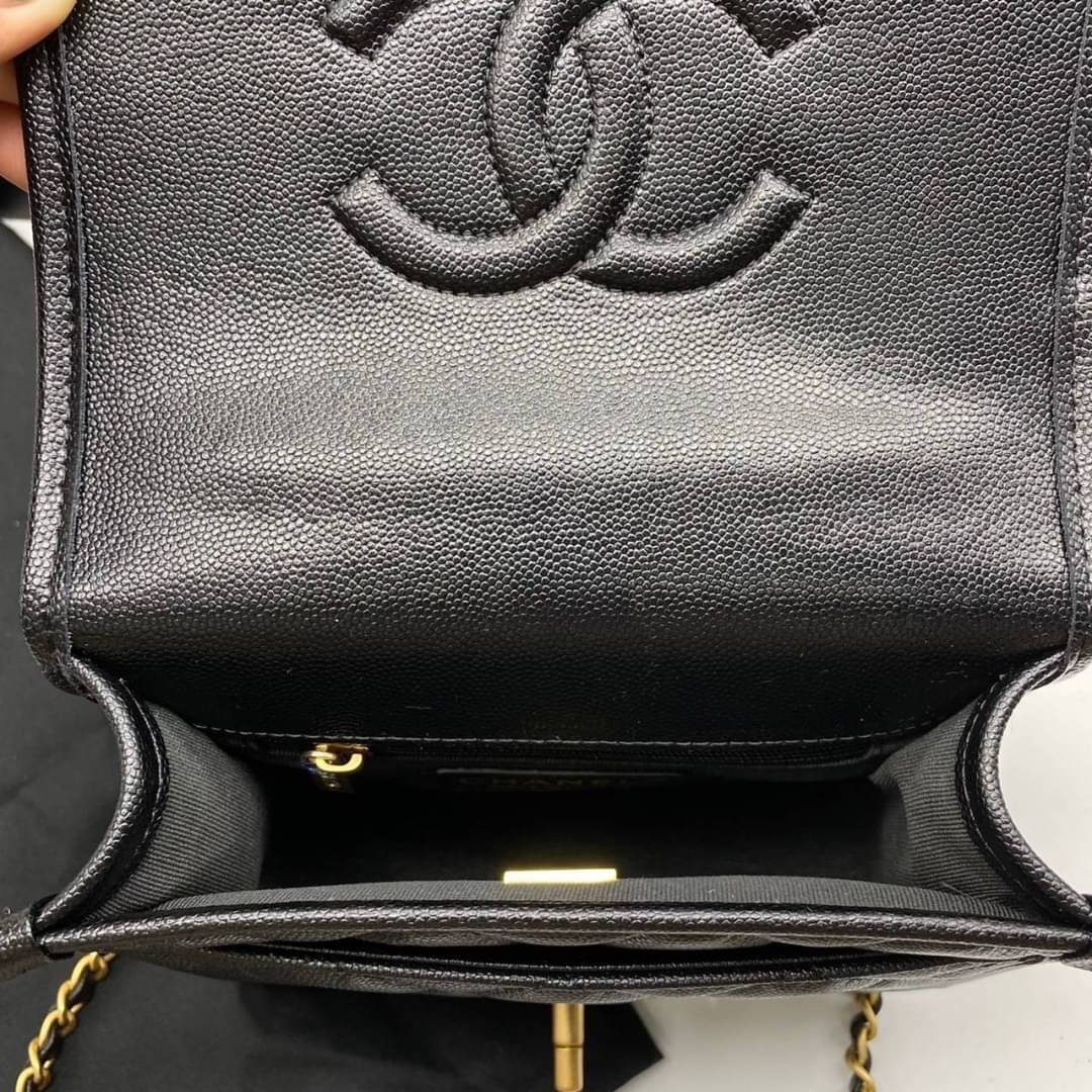 Chanel Mini Handle Flap bag / Chanel mini square flap bag with handle “school memory bag” เกรดออริจินอล กระเป๋าสะพายทรงเหลี่ยมมาใหม่ พร้อมหูหิ้วด้านบน งานหนังสวยมาก เปิดด้านหน้า หนังคาเวียร์ลายคลาสสิค รุ่นยอดนิยมไอเท็มฮิต