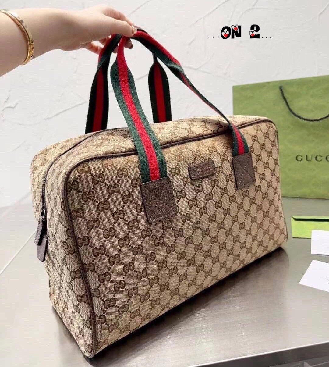 GUCCI Keepall Bag / GUCCI travel bag / GUCCI Vintage Monogram Web Handles Overnight Duffle Travel Bag กระเป๋าเดินทาง เตรียมความพร้อมสำหรับทริปเที่ยวช่วงสิ้นปี!! ดีไซน์เรียบง่าย แฝงความคลาสสิค ที่ใช้ได้ทั้งชายและหญิง