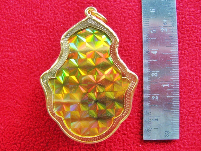 สินค้าหมดค่ะ เศียรพ่อแก่สีทองประดับพลอยเลี่ยมทองไมครอนพร้อมใบคาถาค่ะ