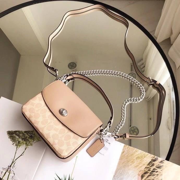 3สาย Coach 89089 Cassie Crossbody 19 In Signature Canvas เรียบหรู ดูดี ต้องไอเท็มนี้เลยจ้า กระเป๋าถือ/สะพายข้าง สุดพิเศษ!! มีสายมาให้ถึง 3 แบบ!! สลับใช้แมทช์ตามสไตล์ได้เลย วัสดุหนังแคนวาสสลับหนังเรียบ เปิด-ปิดด้วยตัวบิดล็อค ภายในแบ่งสัดส่วนอย่างดี ใส่ของไ