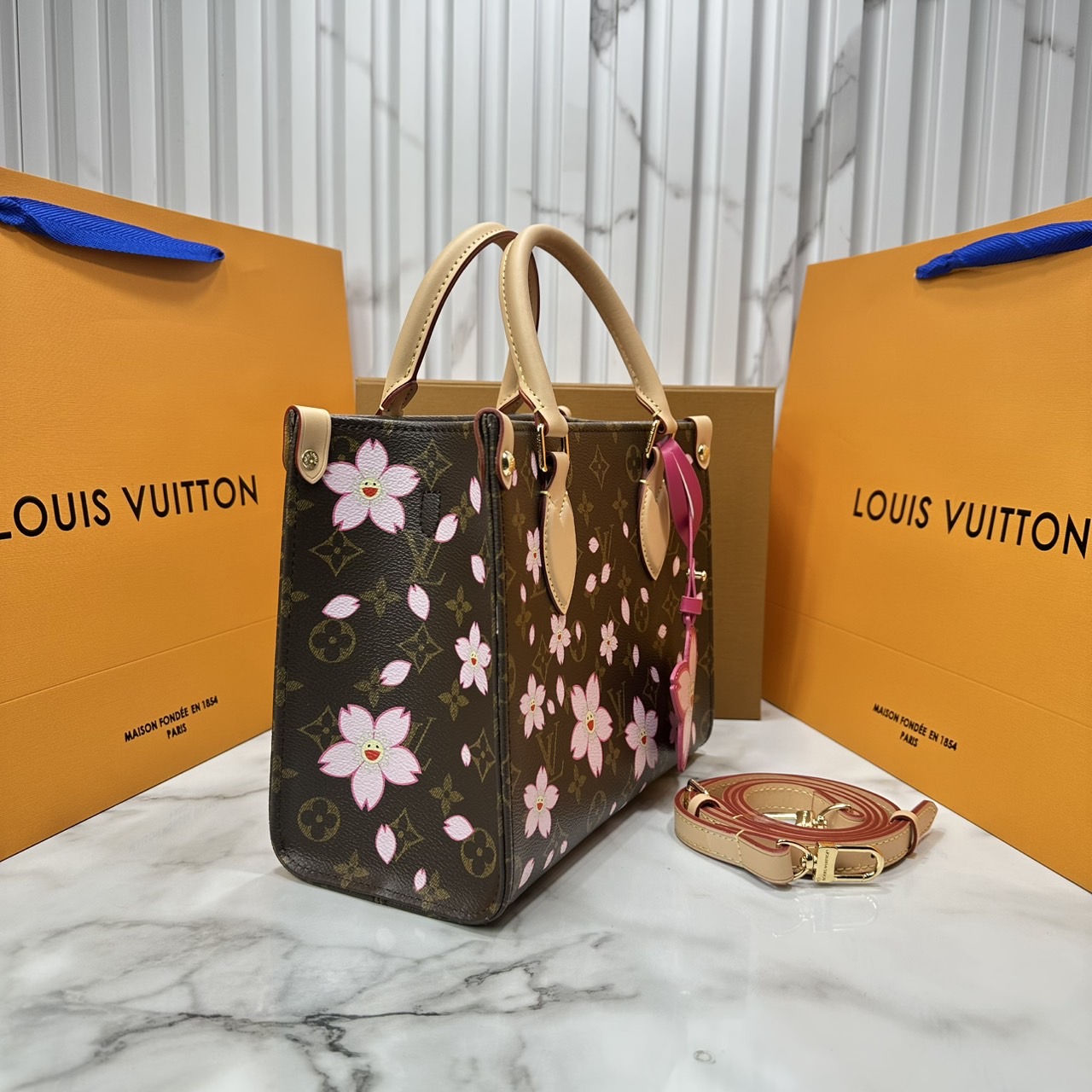 ORI หนังแท้ | คอลใหม่ดอกไม้แสนหวาน LV x TM Cherry Blossom bag กระเป๋าสะพายดีไซน์คลาสสิครุ่นสุดปัง ปรับลุคให้มีชีวิตชีวาด้วยลายดอกไม้เชอรี่บลอสซั่ม คอลใหม่สุดเอ็กซ์คลูซีฟ
