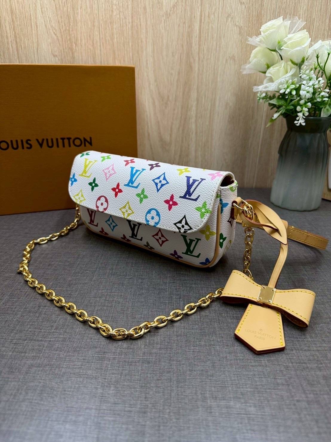 ORI หนังแท้ | LV Ivy chain wallet Bag กระเป๋าสะพายใบเล็ก ดีไซน์กระเป๋าสตางค์โซ่ โดดเด่นด้วยลาย Monogram Reverse Canvas เอกลักษณ์ของ Maison มอบลุคใหม่สดใส