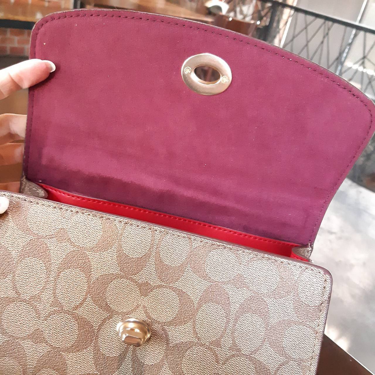 COACH TILLY SATCHEL 23 IN SIGNATURE CANVAS ((C1802//C1439/C1435)) กระเป๋า crossbody สวยหรู ขนาดใหม่ พร้อมสีมาใหม่!! ดีไซน์ย้อนยุค วัสดุหนังแคนวาสเคลือบลายสลับหนังแท้ มาพร้อมหูจับในตัว และสาย crossbody ปรับได้ตามตัว เปิด-ปิดด้วยตัวบิดล็อค ภายในโล่ง บุกำมะห