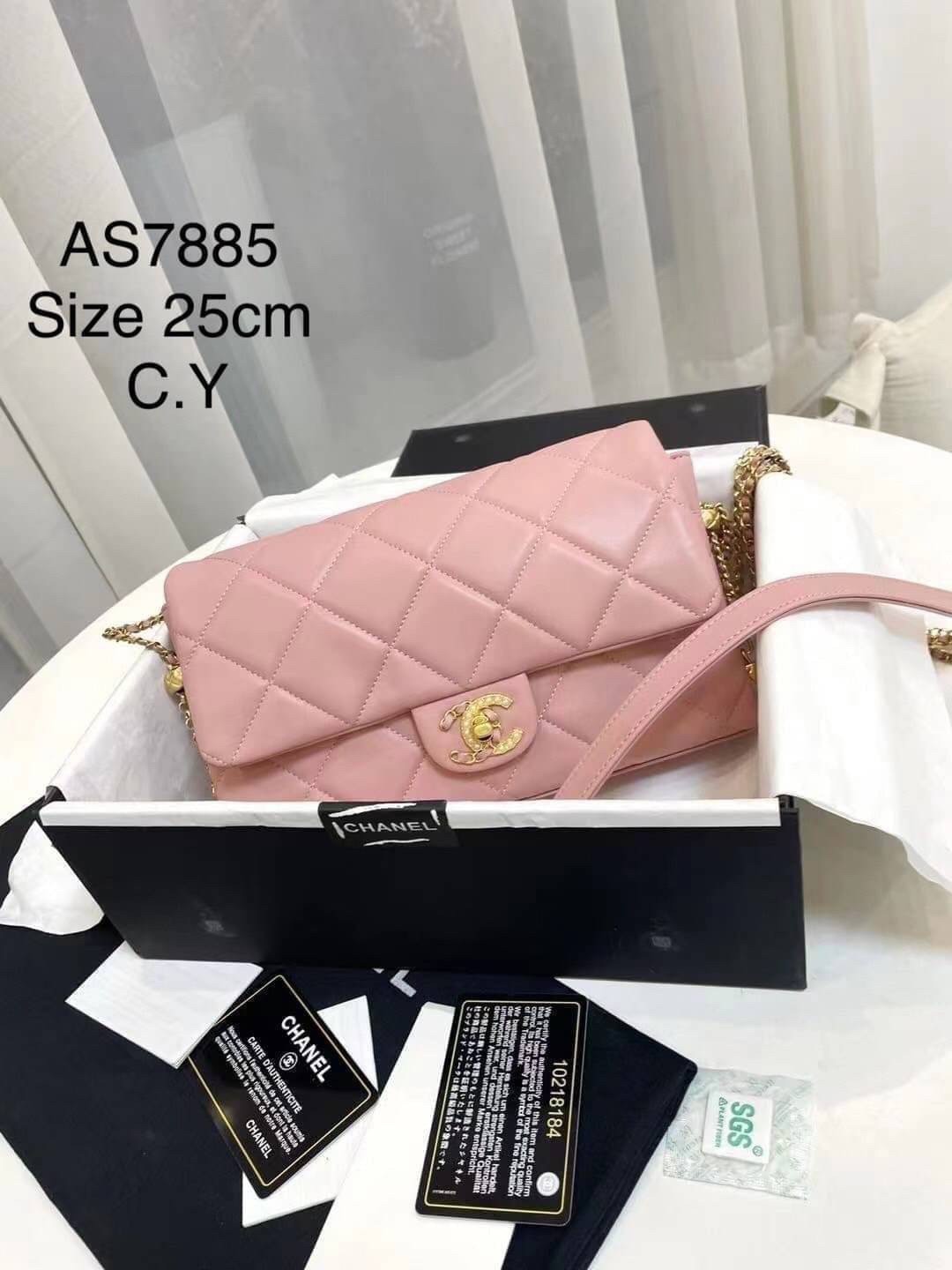 CHANEL flap pearl with chain พร้อมส่ง ที่สุดของความคลาสสิค อะไหล่ทองหรูหรา ด้านหน้าประดับโลโก้ฝังมุก หนังอย่างดี น้องมีความนิ่มสัมผัสแล้วหลงรักแน่นอนค่ะ