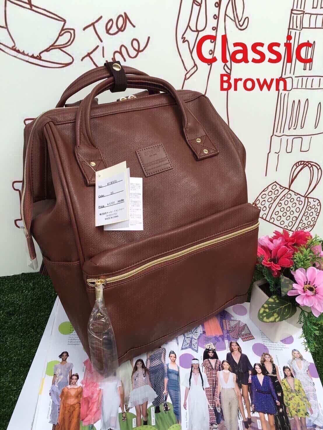 รุ่น คลาสสิก Anello Classic Polyurethane Leather Rucksack เป้อเนลโล ทำจาก PU Leather ทั้งใบ ดูแลทำความสะอาดง่าย น้ำหนักเบา สวยน่ารักดูดีค่ะ รุ่นนี้เป็นขนาดคลาสสิก (regular) สายสะพายแข็งแรง ด้านในบุผ้าอย่างดีค่ะ ด้านหลังและสายสะพายมีฟองน้ำช่วยซับพอร์ตไม่เจ