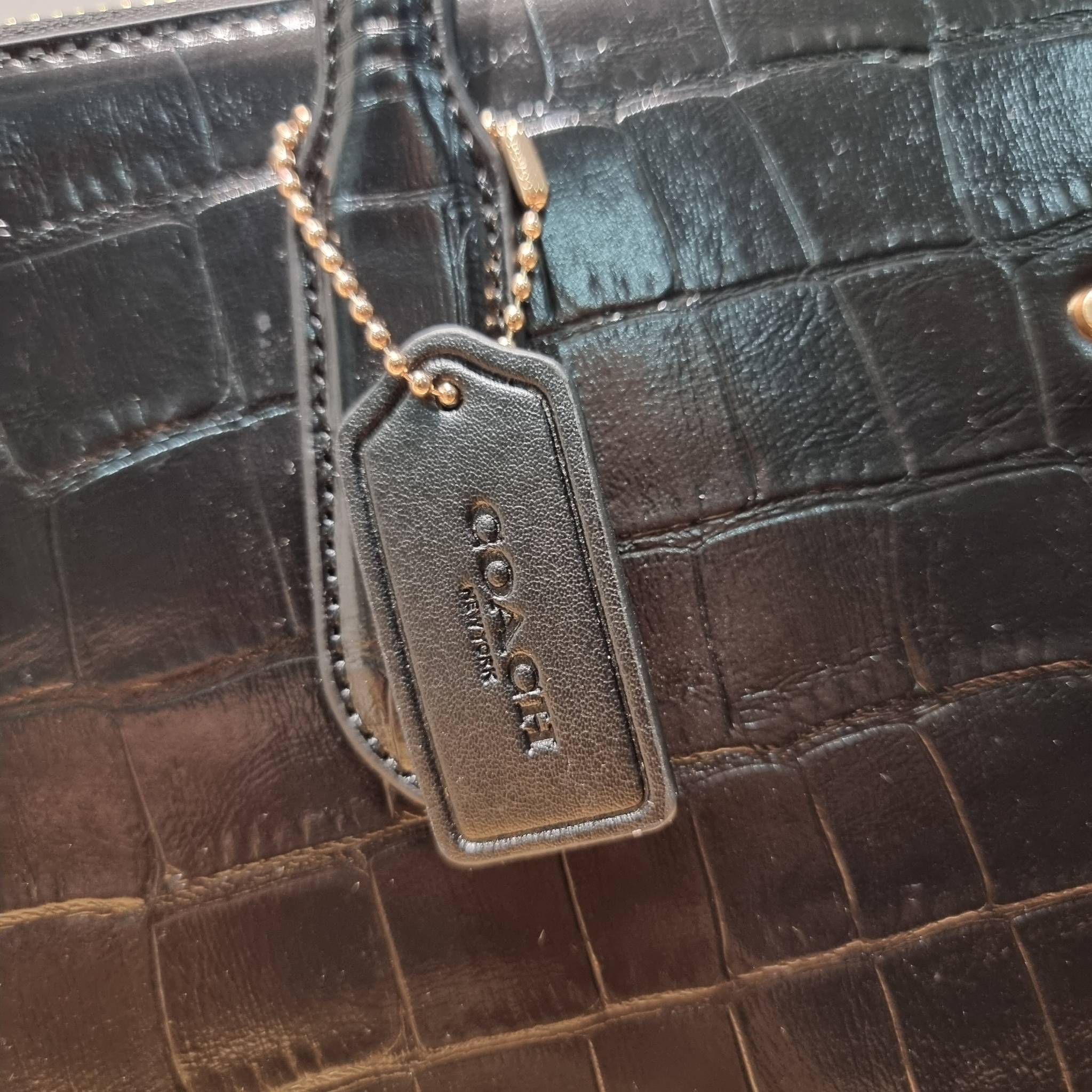 COACH NINA CARRYALL CL654 / COACH Nina Tote Bag พร้อมส่ง 2 สี กระเป๋าโท้ทสะพายไหล่ ใบใหญ่ คอลเลคชั่นใหม่ ตอบโจทย์คนที่ชอบใส่ของเยอะๆได้อย่างดี ดีไซน์รูปทรงคลาสสิค เรียบหรู