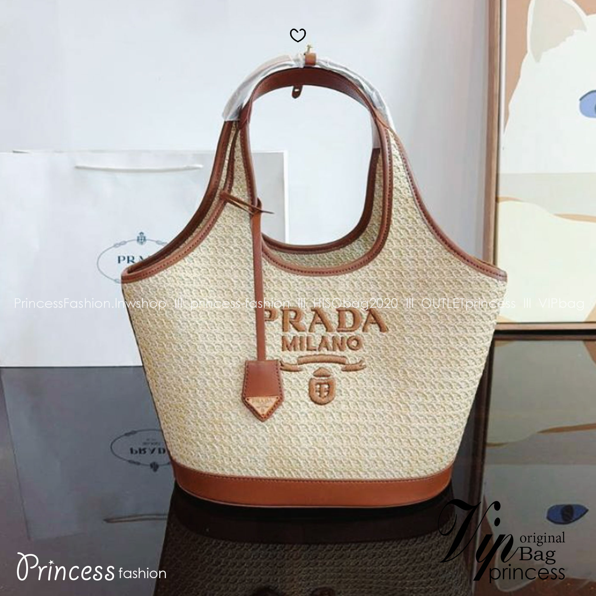 PRADA Linen blend and leather mini-buckle bag / Prada Tote Bag กระเป๋าถือทรง buckle รุ่นนี้มีไว้ยังไงก็ได้ใช้บ่อยแน่นอน