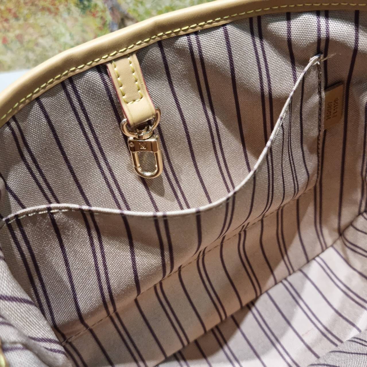 LV delightful newer bag กระเป๋าทรงโท้ทสุดปัง รุ่นขายดี ที่มาในไซส์ใหม่ สะดวกพกพามากๆ สายสะพายมีมาให้ 2 แบบ คล้องไหล่ และสายสะพายข้าง