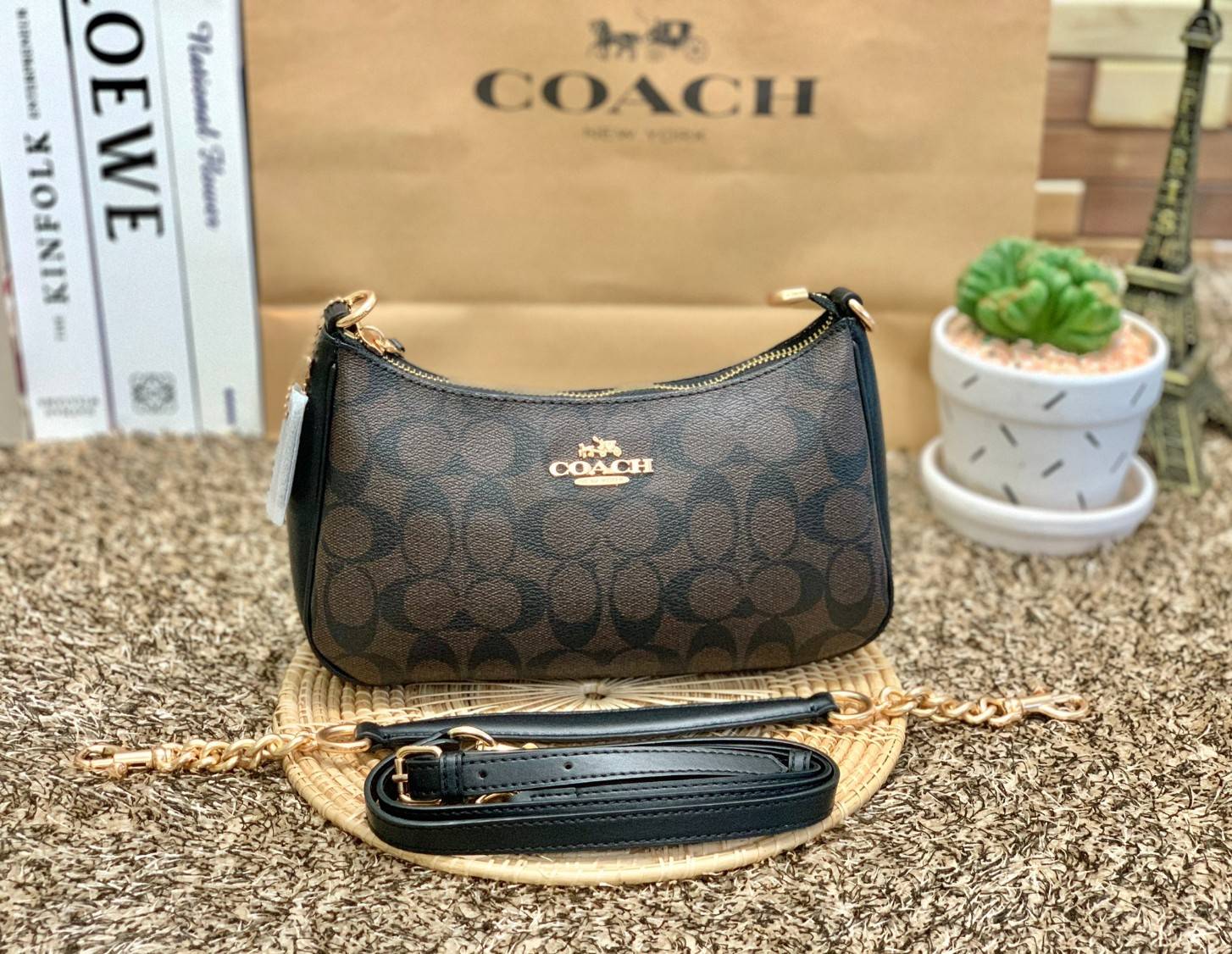 พร้อมส่งครบสี สวยทุกสีเลยค่า😘 ((CA173//CA209//CA548)) COACH TERI SHOULDER BAG 🔹กระเป๋าทรงพอช ในรูปแบบหนังแท้ หนังนิ่มสวยมากค่ะ