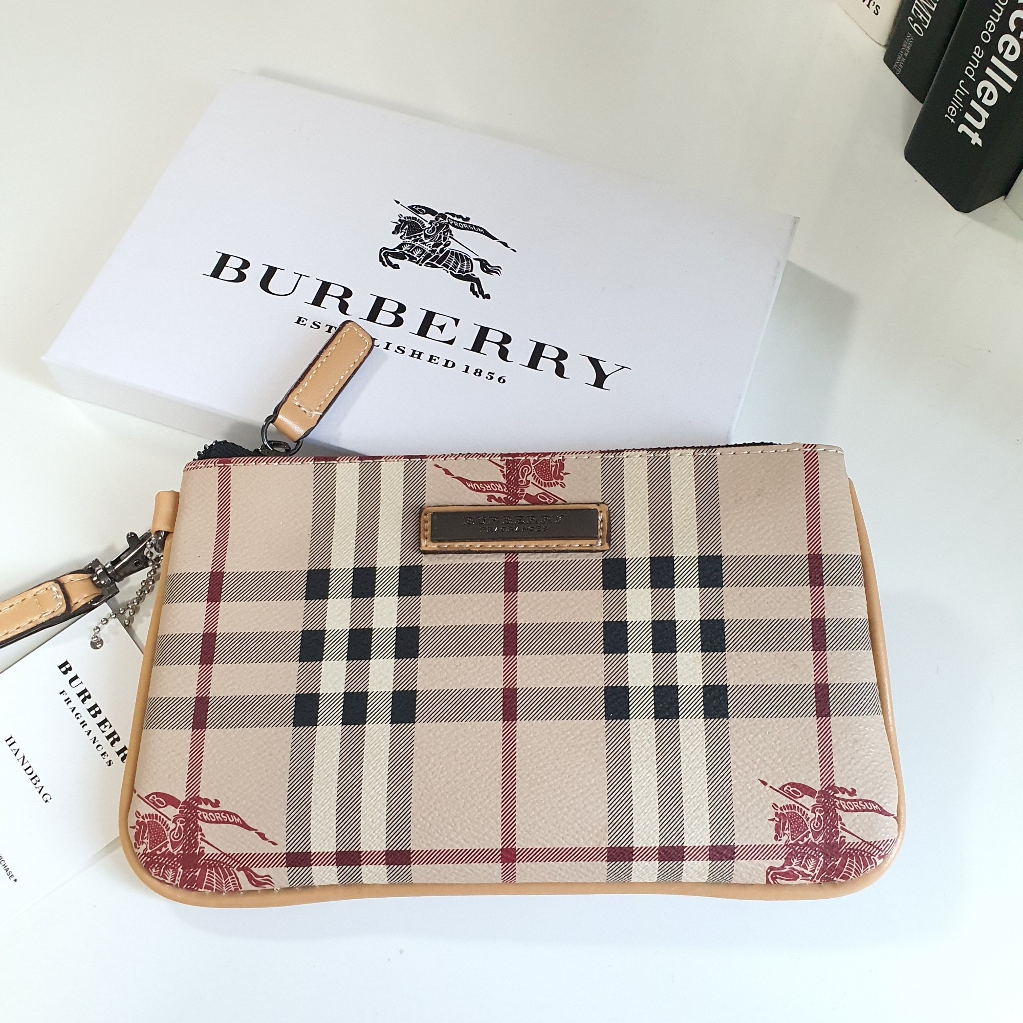 BURBERRY FRAGRANCES WRISTLET VIP Gift With Purchase Limited Edition พรีเมี่ยมกิ๊ฟของเเท้จากเคาน์เตอร์น้ำหอม