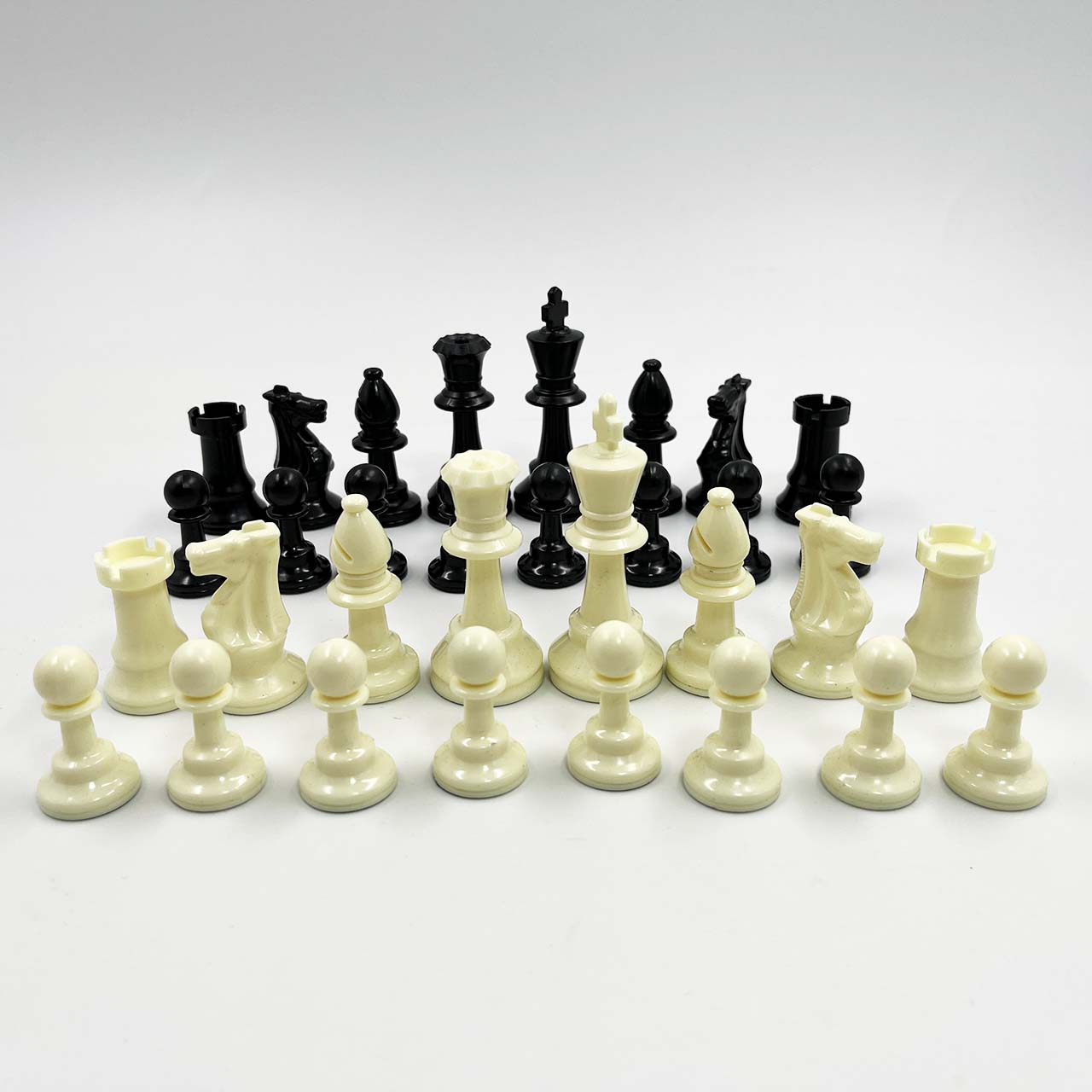 ตัวหมากรุกสากลตัวเรซิ่น