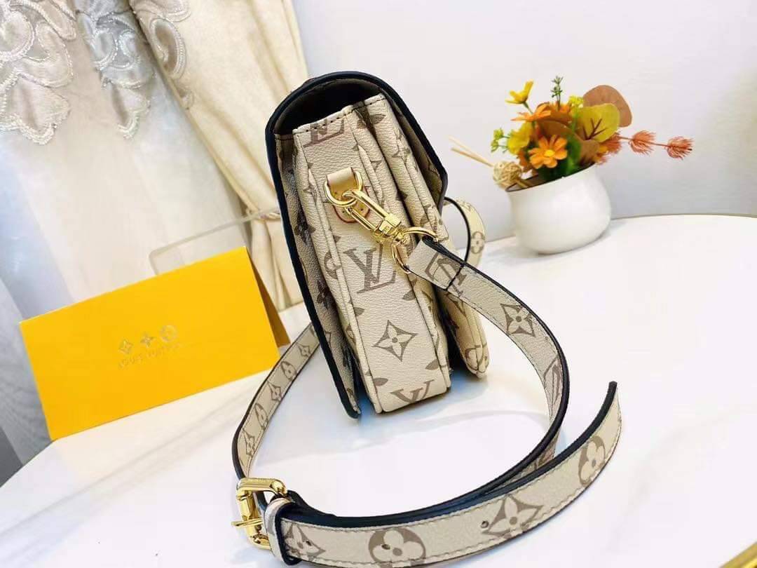 LV Pochette Metis Monogram / LV Metis Bag Multi beige รุ่นใหม่ล่าสุด ยกระดับให้ตัวเอง กับไอเท็มสุดเลิศ ที่สาวๆตามหา กระเป๋าถือ/สะพายทรงสวย คลาสสิค ดีไซน์เรียบง่าย แต่แฝงความหรู