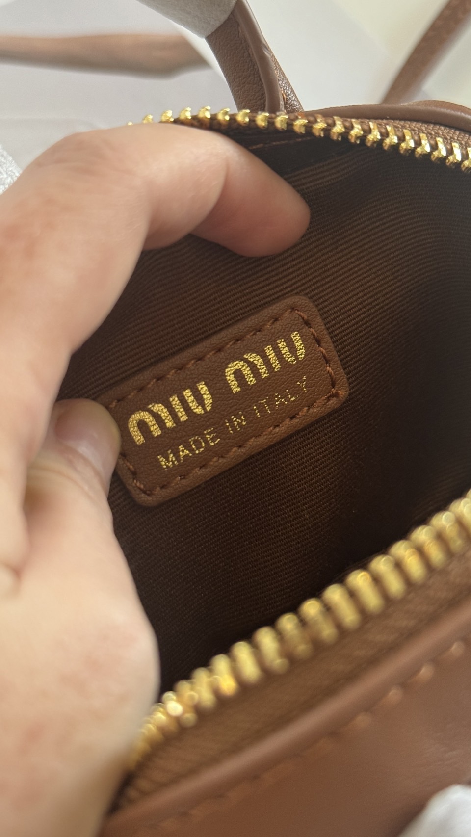 MIUMIU Leather micro bag / MIUMIU Mini Bag กระเป๋าถือสะพายใบเล็ก เกรดออริ 1:1 ใช้งานต่างประเทศได้ ภาพถ่ายจากงานขายจริง