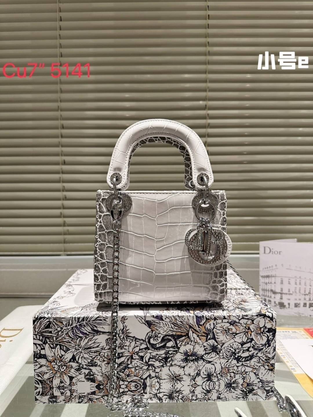 DIOR Lady Himalayan Crocodile Bag กระเป๋าเลดี้ดิออร์รุ่นลิมิเต็ด หนังลายจระเข้สวยหรูดูแพงที่สุด ควรมีที่สุดเลยค่าสาวๆ งานจริงสวยกริบใบมินิน่ารัก ปังสุด ราคาสุดคุ้มค่า