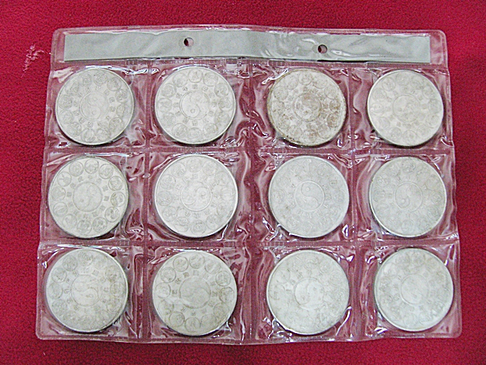 สินค้าหมดค่ะ เหรียญกลมใหญ่12นักษัตรหลังยันต์8ทิศ คุ้มครองป้องกันภัยค่ะ