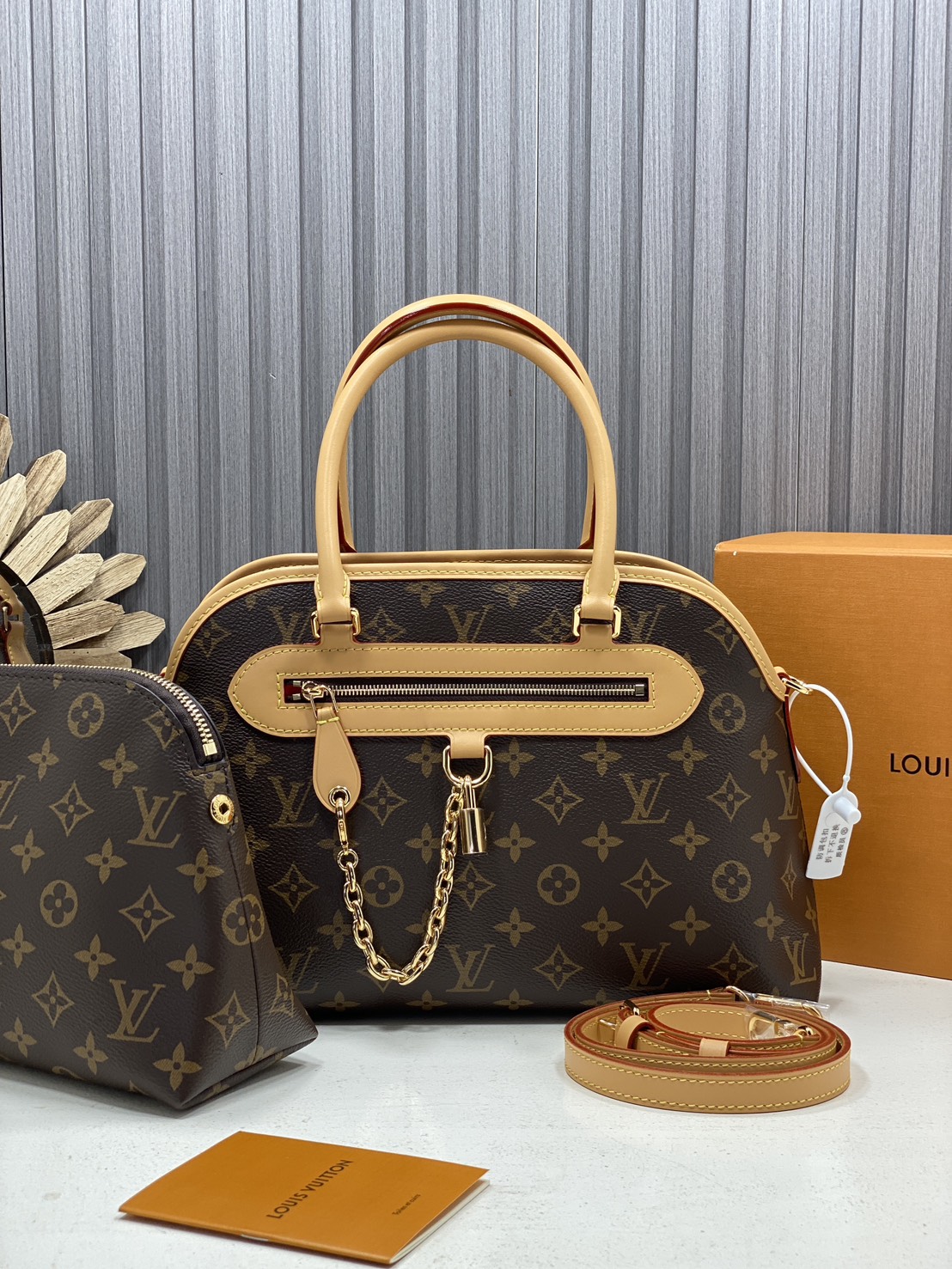 TOP ORI หนังแท้ | LV Ever More PM Monogram canvas กระเป๋าสะพายดีไซน์วินเทจ หูจับในตัว สวยหรู คลาสสิคตลอดกาล